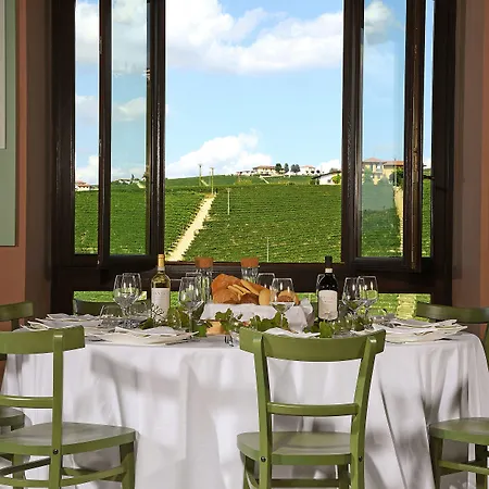 Panoramic Garassino - Country And Fine Restaurant Hotel Treiso