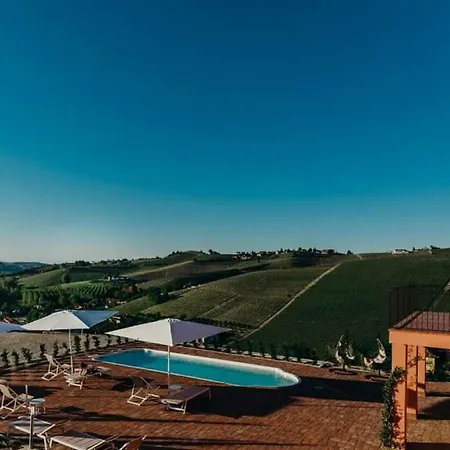 Panoramic Garassino - Country And Fine Restaurant Hotel Treiso